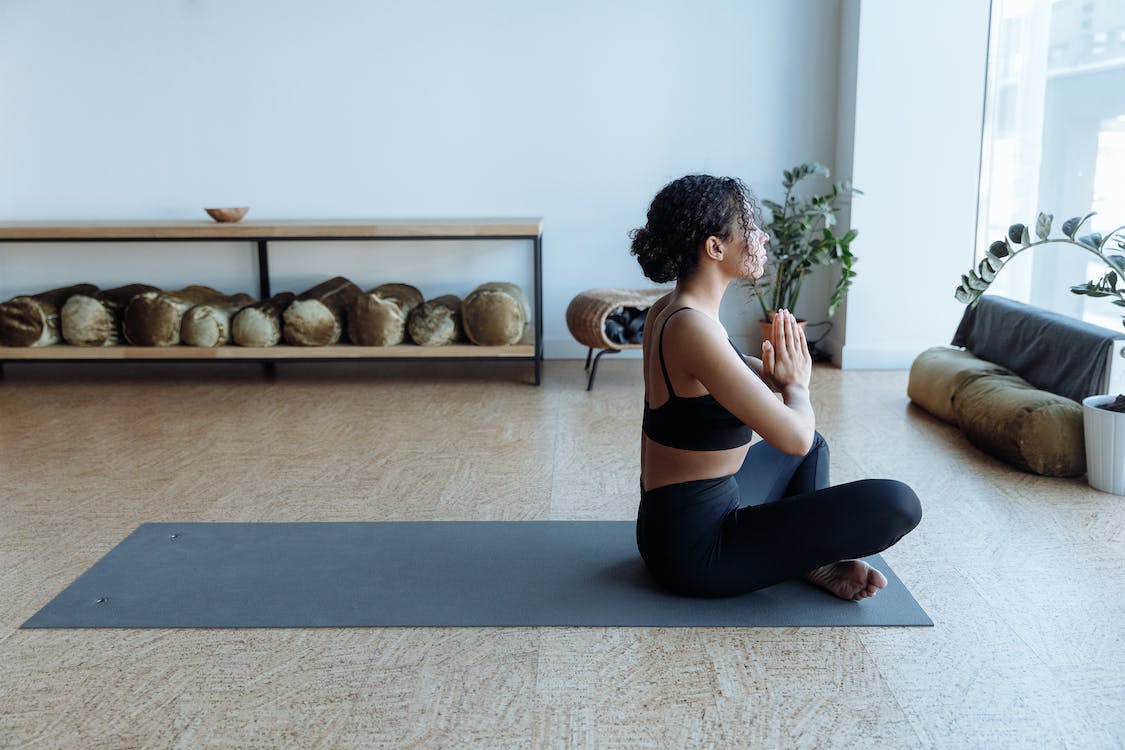 How to Do Yoga on the Carpet? Pros and Cons of Practicing Yoga on Carpet How to Do Yoga on the Carpet? Pros and Cons of Practicing Yoga on Carpet